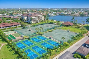 Condo, 1 King Bed (Beachfront condo with wraparound balc) | Sports court