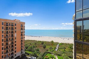 Beach - Rare Beachfront Condo With Pool, spa and Tennis (Marco Island)