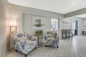 Living room - Home on Water With Pool/lanai Kitchen/walk to Beach (Marco Island)