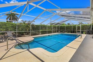 3 bedrooms - Home on Water With Pool/lanai Kitchen/walk to Beach (Marco Island)