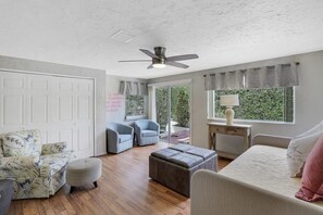 Living room - Home on Water With Pool/lanai Kitchen/walk to Beach (Marco Island)