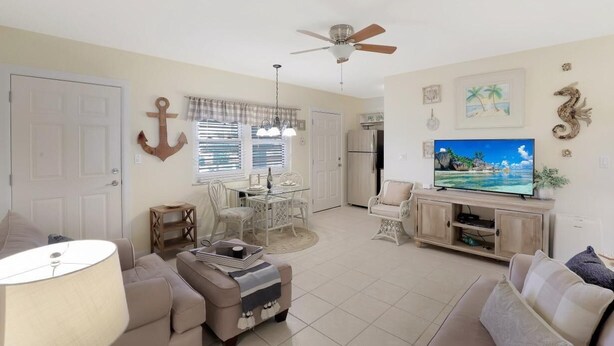 Condo, 1 Queen Bed with Sofa bed (Peaceful condo with pool and brief wa) - Peaceful Condo With Pool and Brief Walk to Beach (Marco Island)