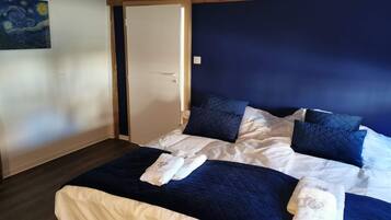 4 bedrooms, free WiFi, bed sheets