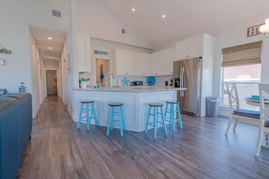 Fridge, microwave, oven, stovetop - Great home in Sea Isle! Short distance to the Beach! (Galveston)