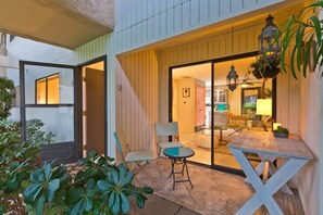 تناول الطعام بالخارج