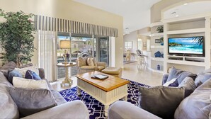 独立别墅, 多张床 (Peaceful Waterfront home with pool an) | 客厅
