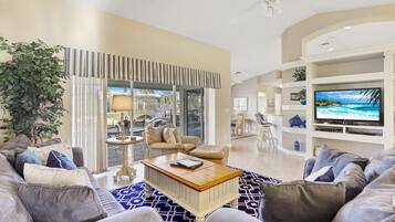 House, Multiple Beds (Peaceful Waterfront home with pool an) | Living room