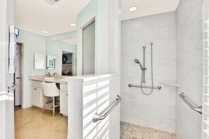 House, Multiple Beds (Peaceful Waterfront home with pool an) | Bathroom - Peaceful Waterfront Home With Pool and Steps to Beach (Marco Island)