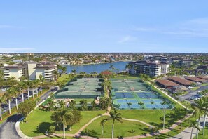 公寓客房, 1 張特大雙人床和 1 張沙發床 (Beachfront condo with pool, gym and t) | 游泳池 | 溫水游泳池