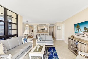 公寓客房, 1 張特大雙人床和 1 張沙發床 (Beachfront condo with pool, gym and t) | 客廳