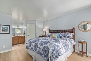 2 slaapkamers, een bureau, een strijkplank/strijkijzer, gratis wifi