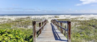 AMELIA ISLAND RESORT - TURTLE DUNES OCEANFRONT CONDO WITH POOL/TENNIS