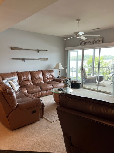3 bed 2 bath Sleeps 8 Lakefront Main Channel views at the 1MM! 2 pools