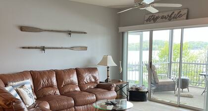 3 bed 2 bath Sleeps 8 Lakefront Main Channel views at the 1MM! 2 pools