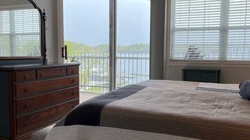 3 bedrooms, iron/ironing board, travel crib, free WiFi