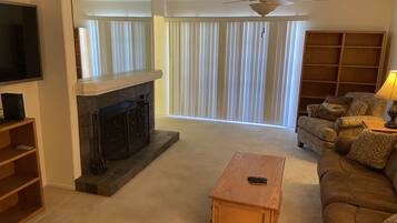 Smart TV, fireplace