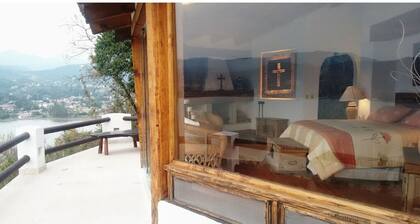 La Bellísima Suite de la Tribulacion ~ Amazing Views Of The Lake!