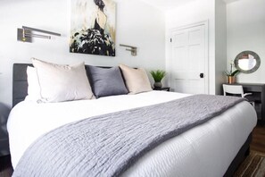 2 室のベッドルーム、デスク、アイロン / アイロン台、旅行用ベビーベッド