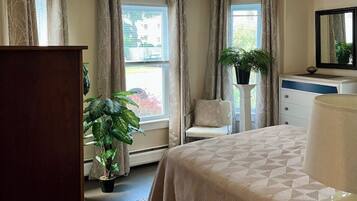 6 bedrooms, desk, iron/ironing board, free WiFi