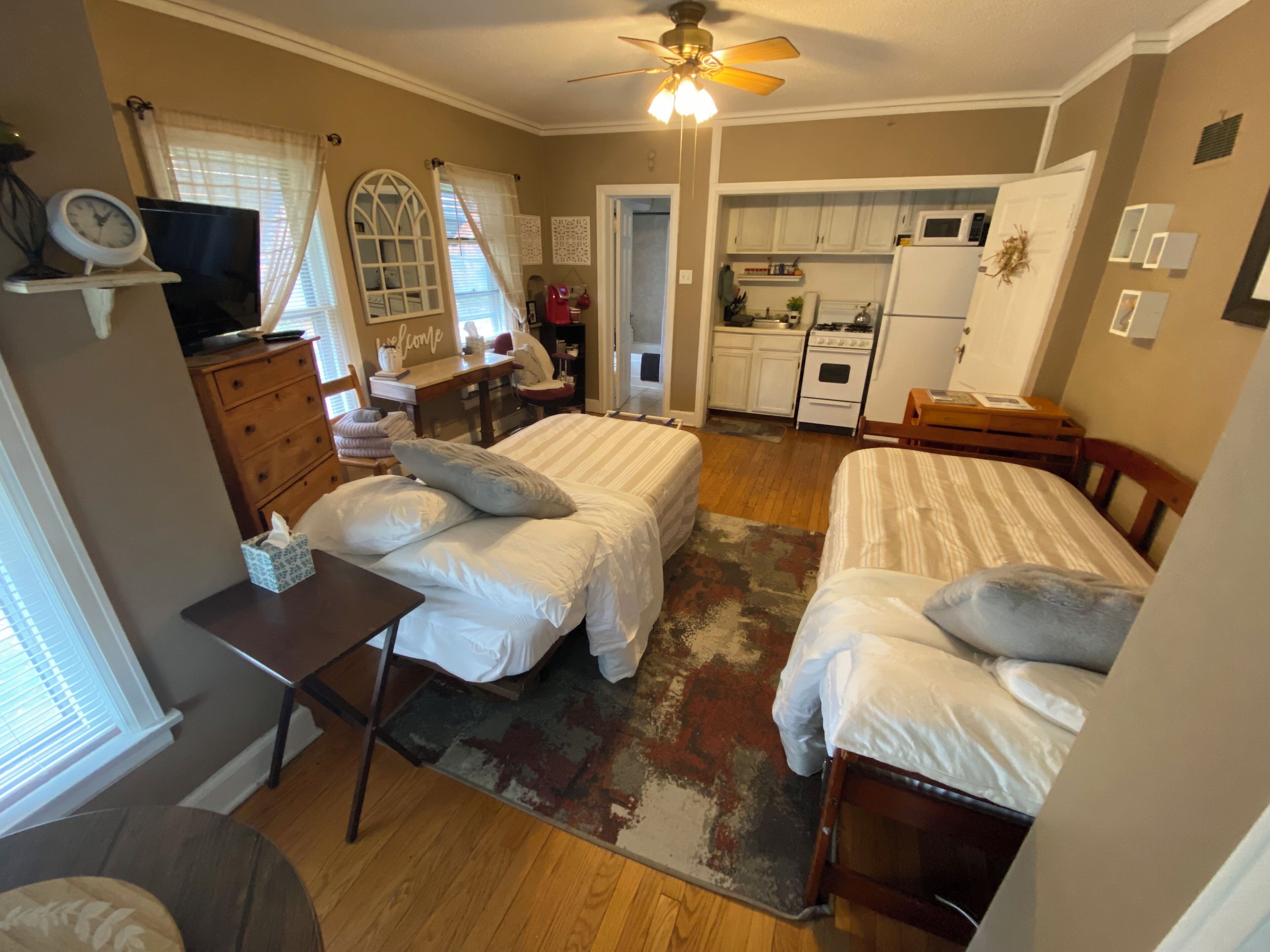 1 chambre, fer et planche à repasser, Wi-Fi gratuit, draps fournis