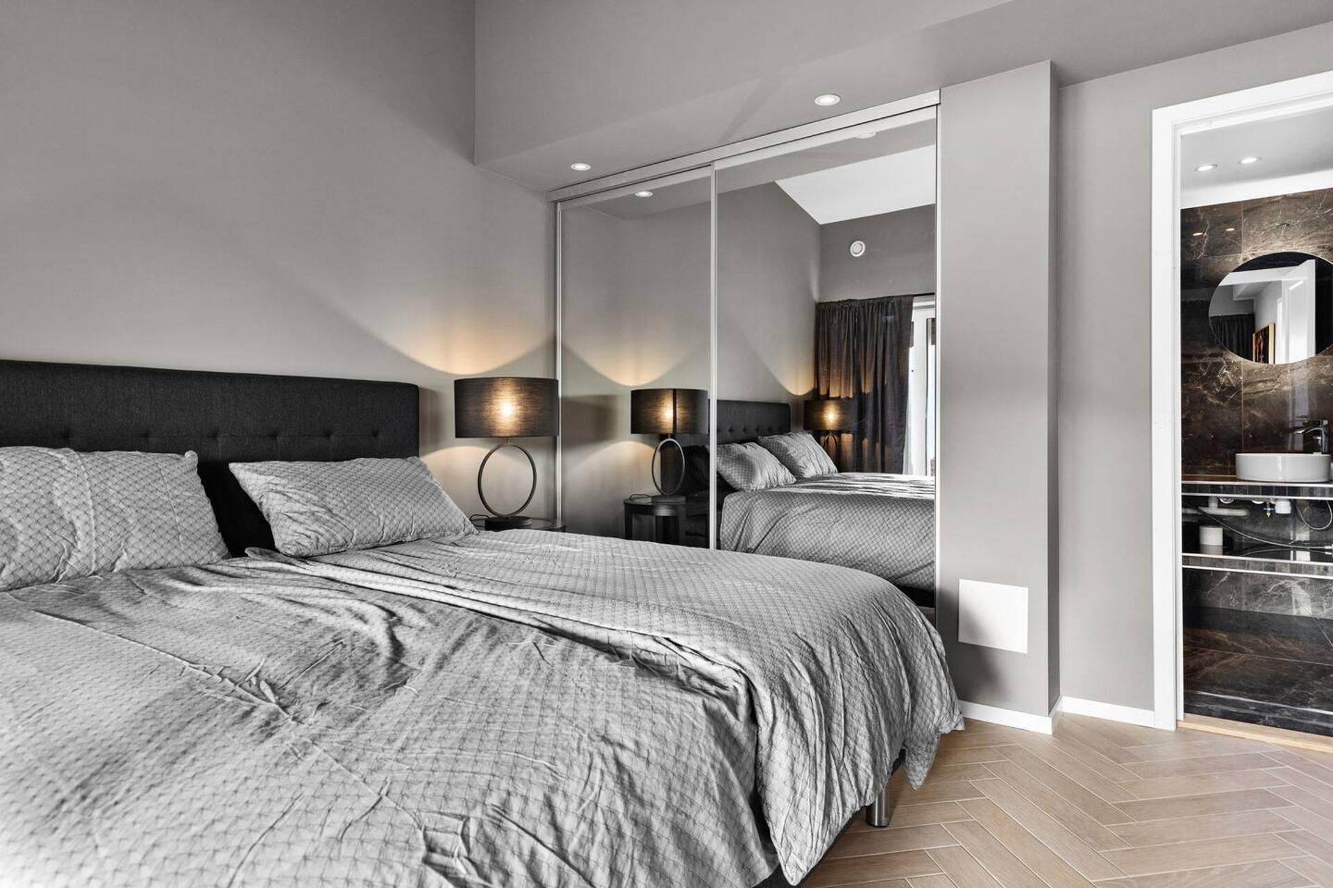 5 Schlafzimmer, schallisolierte Zimmer, Bügeleisen/Bügelbrett