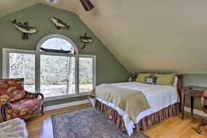 1 bedroom, laptop workspace, iron/ironing board, Internet - Cozy Creekside Cabin w/ Grill: Fish & Explore! (Thomaston)