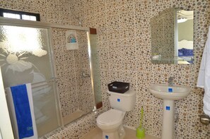 Standard Double Room | Bathroom | Shower - Residencial Lakis 1 (Boca Chica)