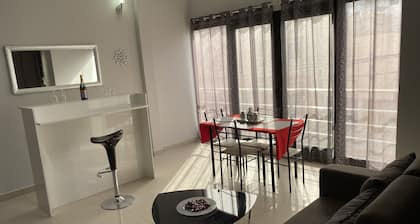Cozy City Center Condo