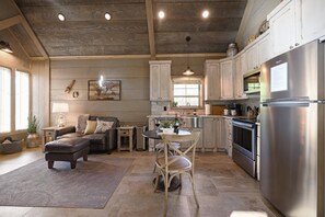 Interior - Romantic Getaway with Hot Tub (Broken Bow)