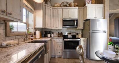 Romantic Getaway with Hot Tub