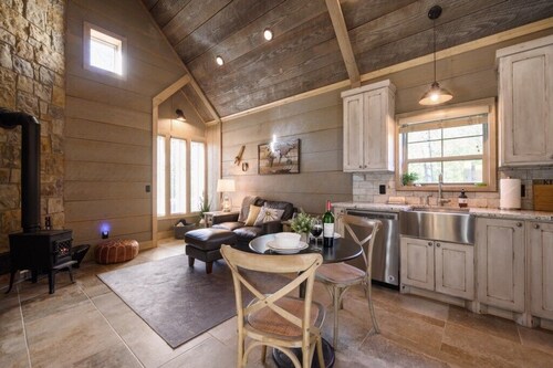 Romantic Getaway with Hot Tub