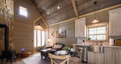 Romantic Getaway with Hot Tub