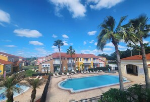 Pool - LAKE BERKLEY (975PT) - 4BR 3.5BA Townhome 2 Master KING suites, gated Resort (Kissimmee)