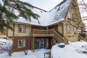 Exterior - TRUE ski in/out - large heated pool in summer! (Mont-Tremblant)