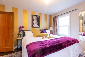 2 slaapkamers, een strijkplank/strijkijzer, reisbedje, gratis wifi