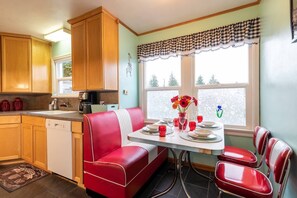 Dining - Direct Ferry to DT Seattle/World Cup.Pet-Friendly (Bremerton)