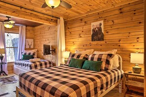 2 bedrooms, iron/ironing board, travel crib, internet - Outdoor Lover's Haven in the Blue Ridge Mtns! (Blue Ridge)