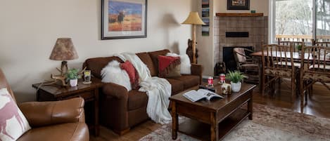 Smart TV, fireplace