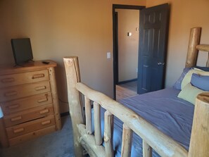 2 bedrooms, free WiFi, bed sheets - Beautiful cottage at the base of Boulder Mountain! Amazing views all around! (Bicknell)