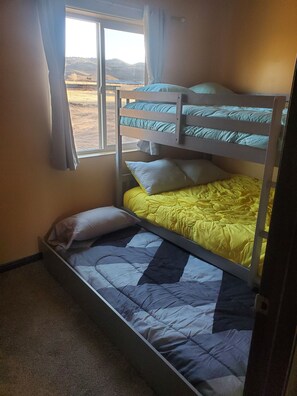 2 quartos, Wi-Fi de cortesia, roupa de cama