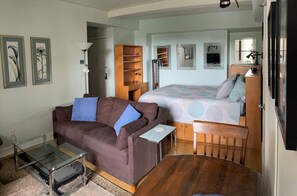 1 bedroom, desk, iron/ironing board, free WiFi