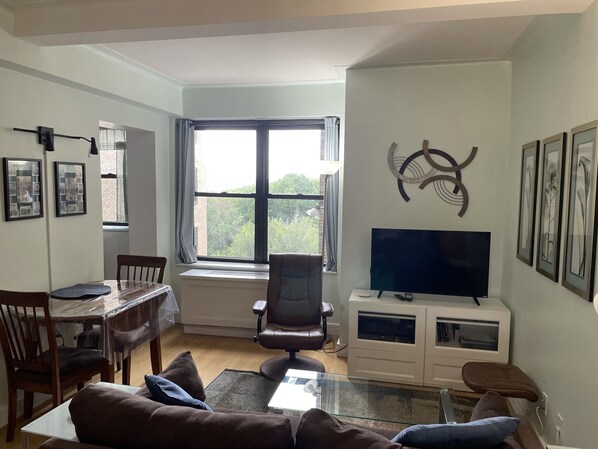 Smart TV, DVD player, stereo