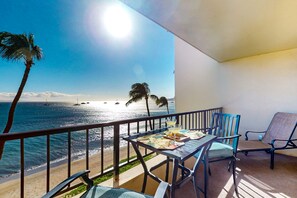 Outdoor dining - Newly Updated Sugar Beach Resort Condo w/ Free WiFi, Ocean View-Near Everything (Kihei)