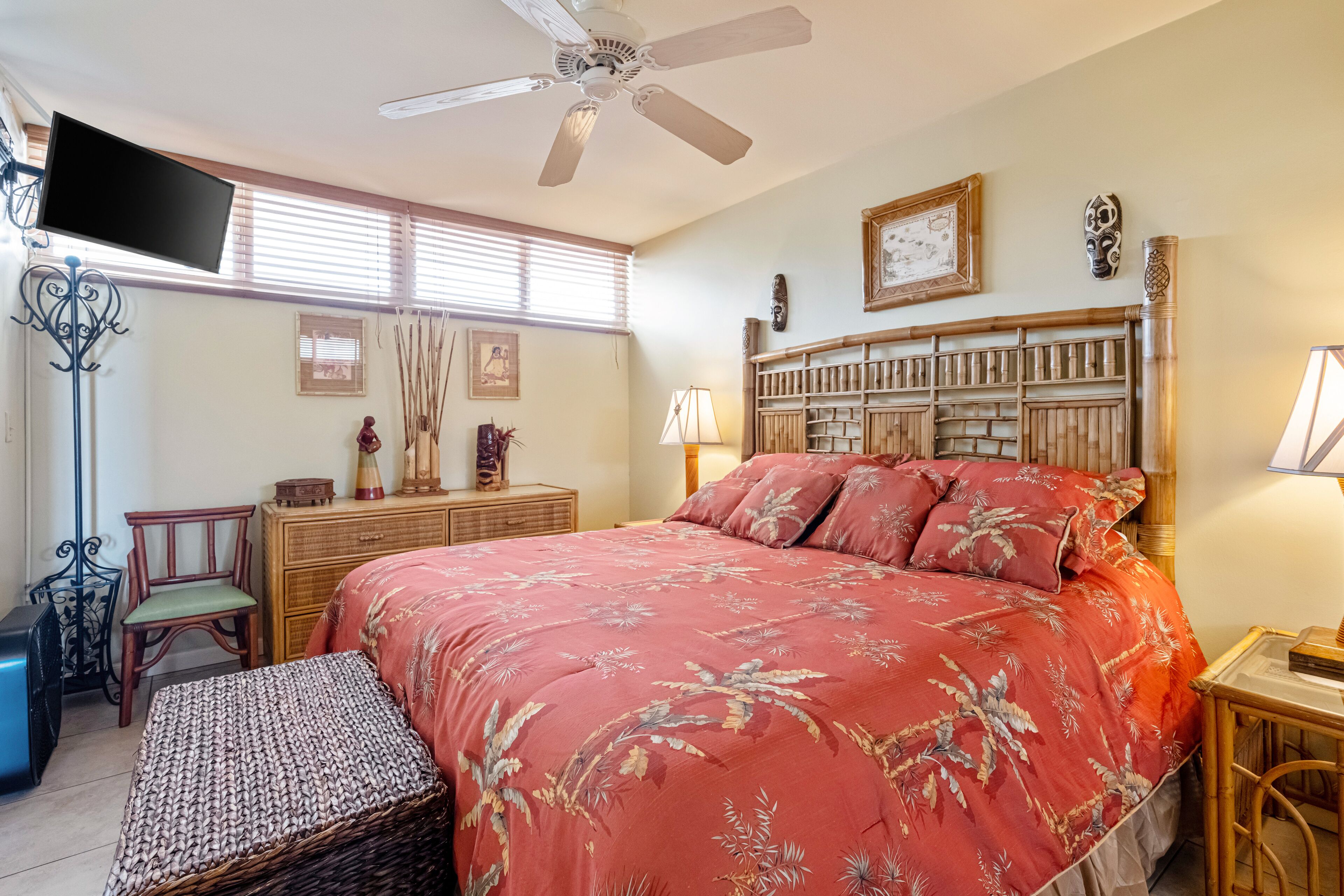 2 bedrooms, iron/ironing board, internet, bed sheets