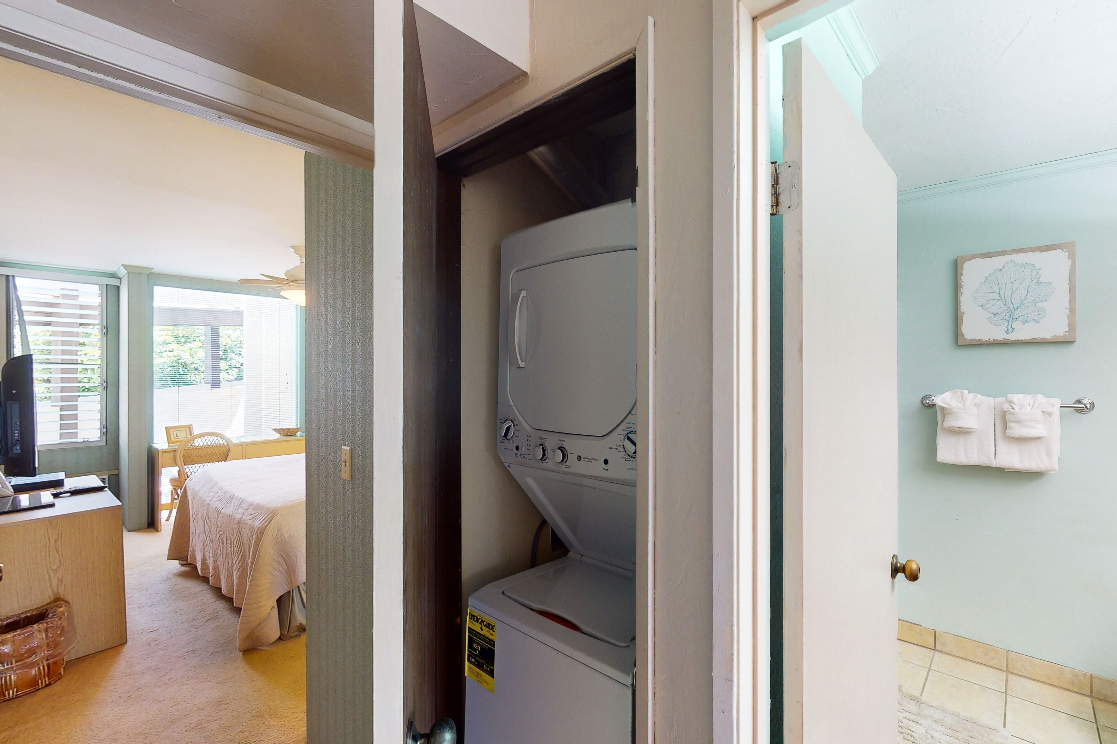 1 bedroom, iron/ironing board, free internet, bed sheets