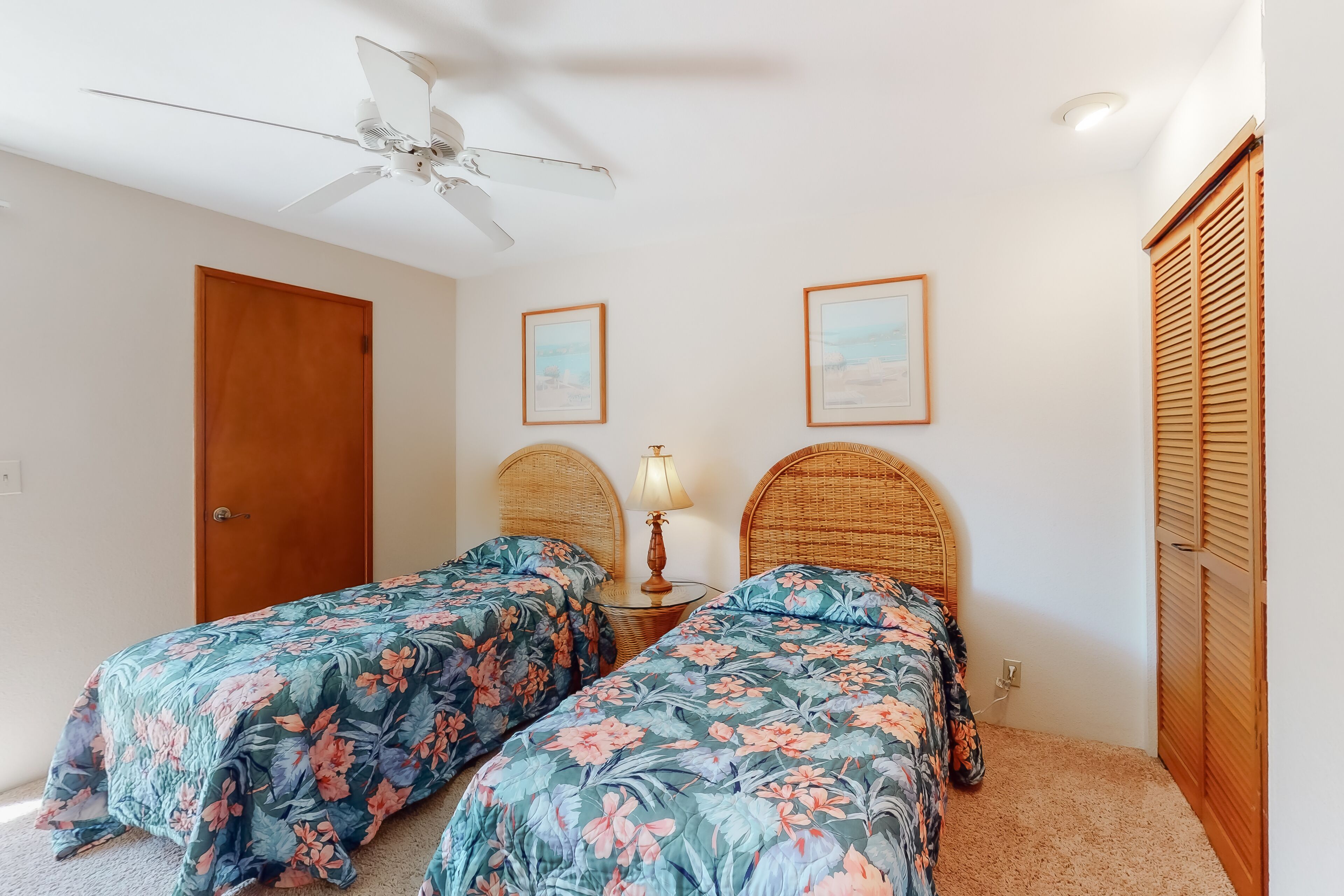 2 bedrooms, iron/ironing board, internet, bed sheets