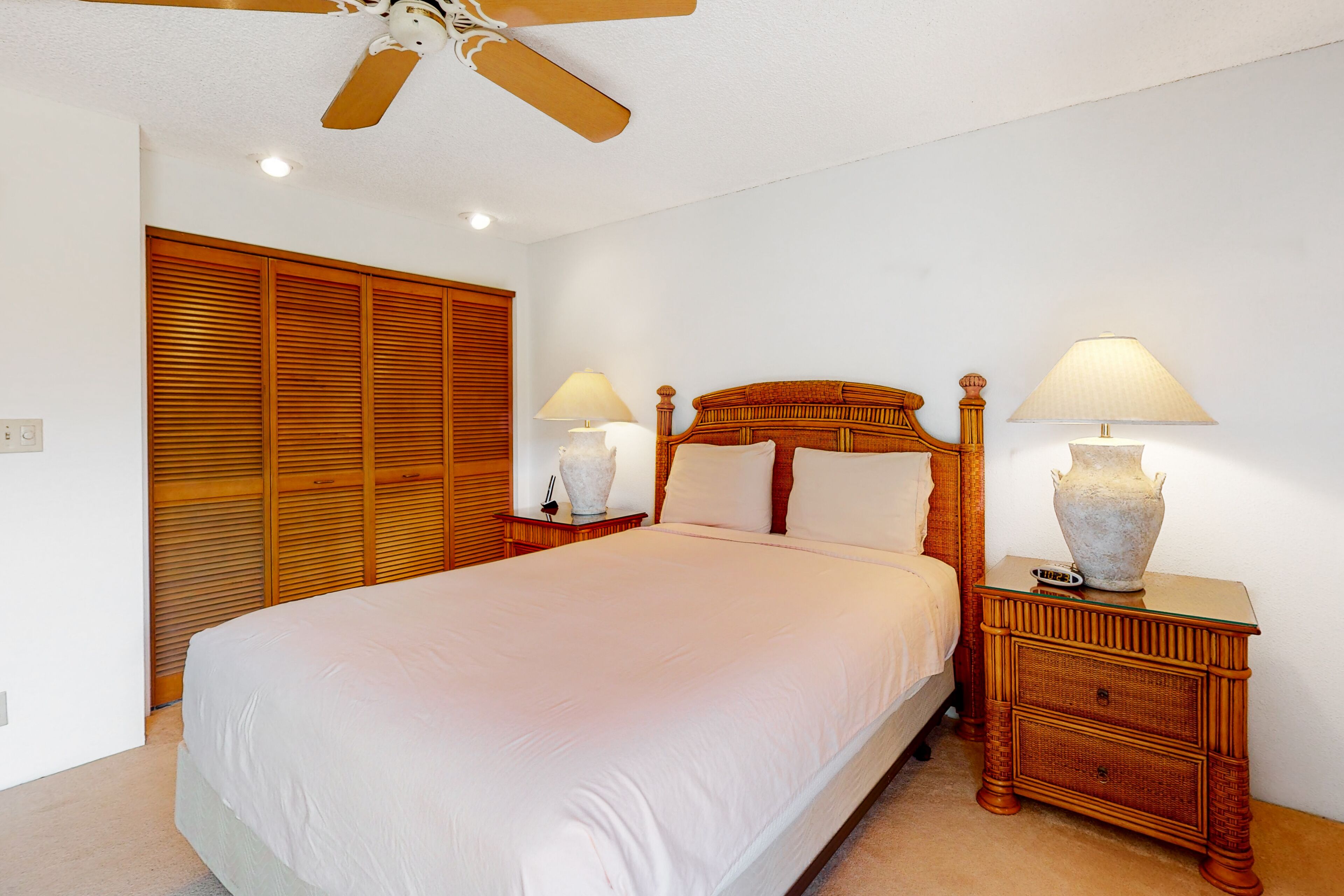 2 bedrooms, iron/ironing board, internet, bed sheets