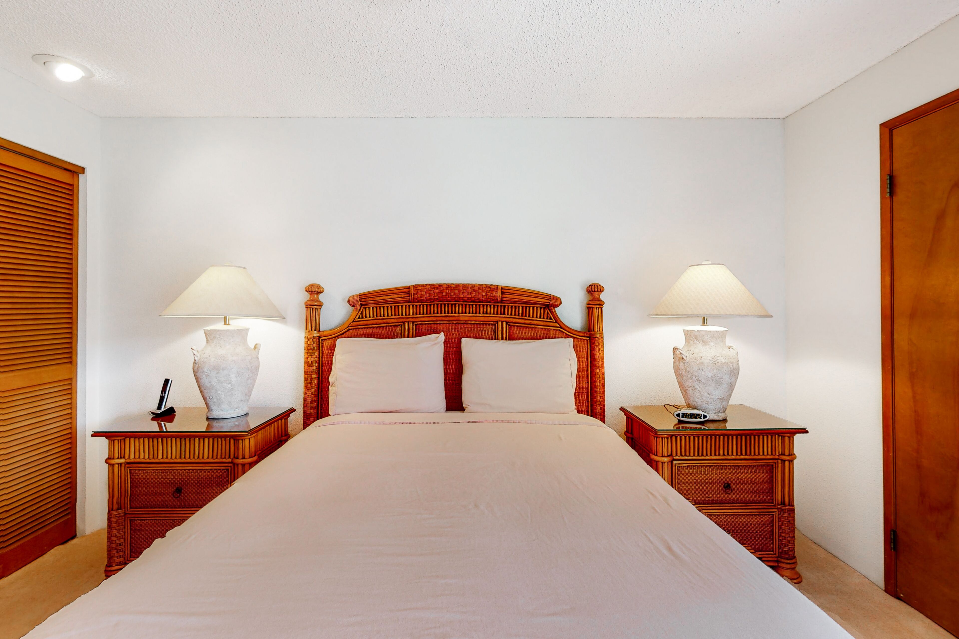 2 bedrooms, iron/ironing board, internet, bed sheets