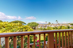 Property grounds - Condo in great locale with grill, pools & hot tub (Kihei)