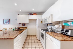 冰箱、微波炉、烤箱、炉灶